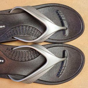 Okabashi Marina Flip Flop Medium (6.5-7.5) Silver